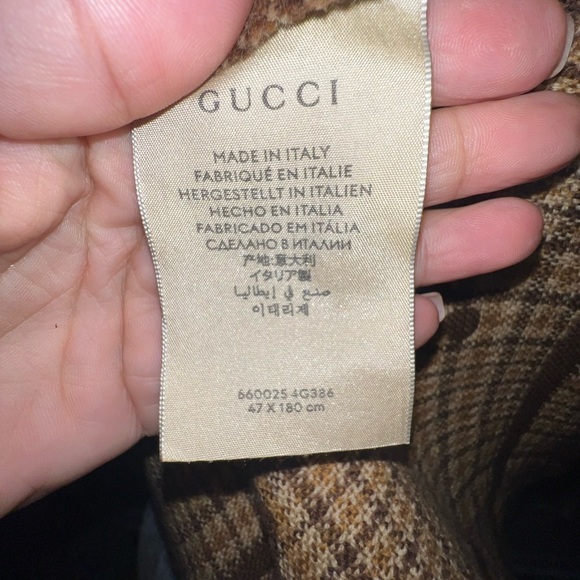 Gucci large GG reversible wool scarf. - Picture 6 of 10